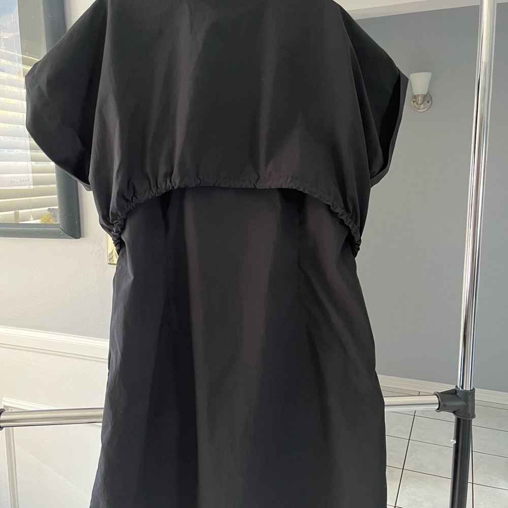 ATHLETA TOPSPIN DRESS BLACK SHORT SLEEVE ZIP
FRONT CINCH 
Size L - Picture 3 of 3